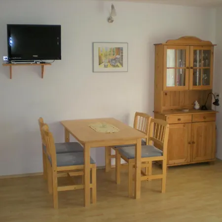 - Neubauer Apartment *